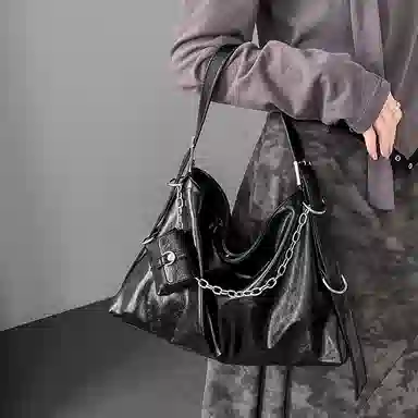 Jade en Plus Bucket Bag