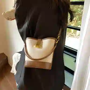 Jade en plus Bucket Bag