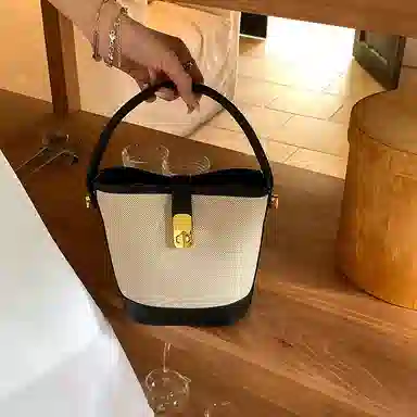 Jade en plus Bucket Bag