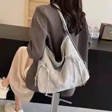 Jade en plus Tote Bag