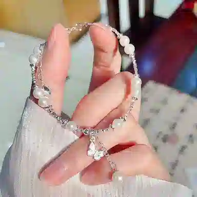 925