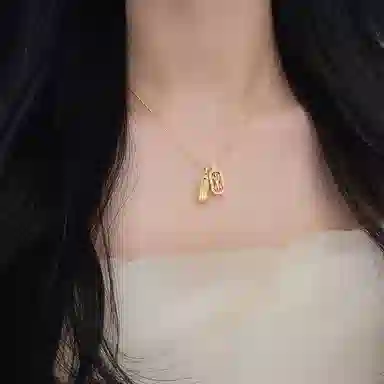 925