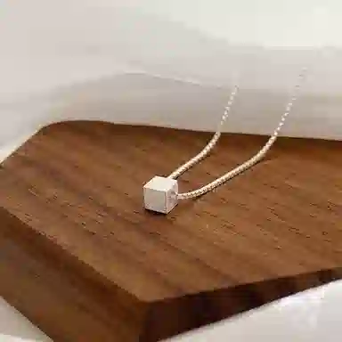 999