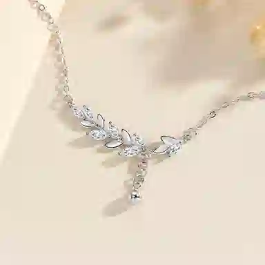 925