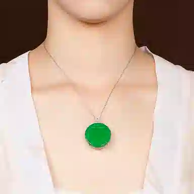 贝戈丽丝 复古新中式事事顺利菠菜绿无事圆牌项坠 温柔风情色泽靓丽平安牌锁骨链 夏日出行搭配 #好运 玉髓 玉石项链 男女同款情侣款