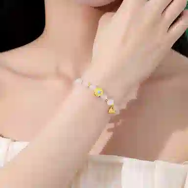925