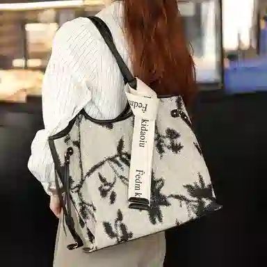 PESASRIE Tote