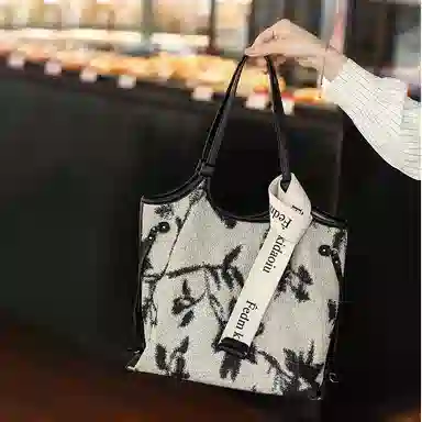 PESASRIE Tote