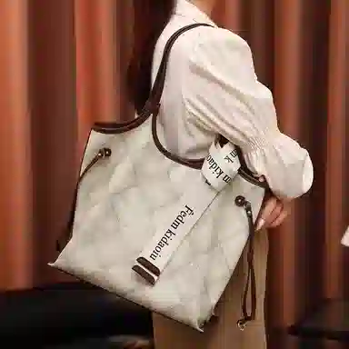 PESASRIE Tote
