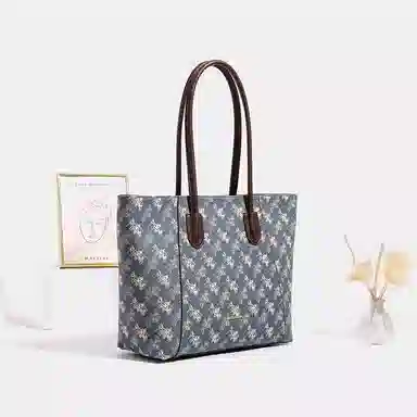 PESASRIE PVC Tote
