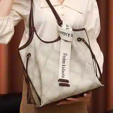 PESASRIE Tote