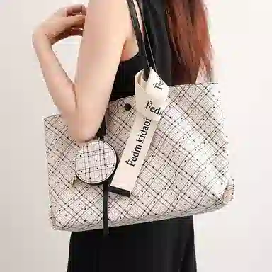 PESASRIE Tote