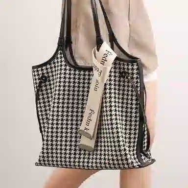 PESASRIE Tote