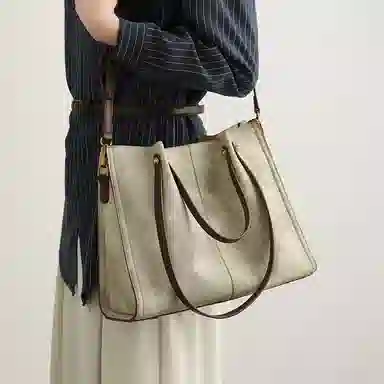 PESASRIE Tote