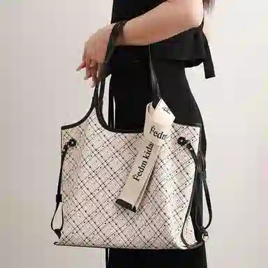 PESASRIE Tote
