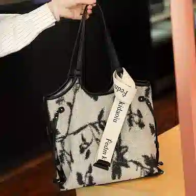 PESASRIE Tote
