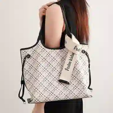 PESASRIE Tote