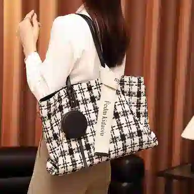 PESASRIE Tote