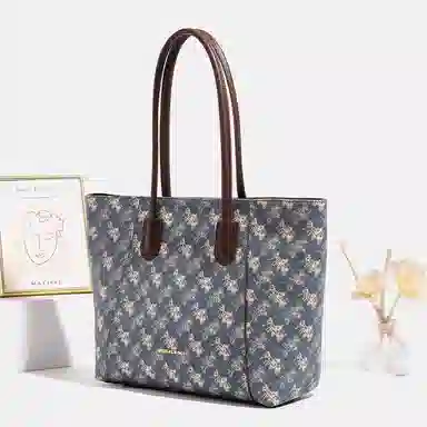 PESASRIE PVC Tote