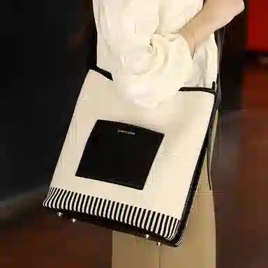 PESASRIE Tote