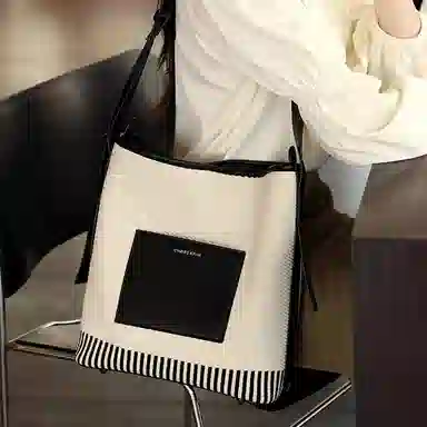 PESASRIE Tote