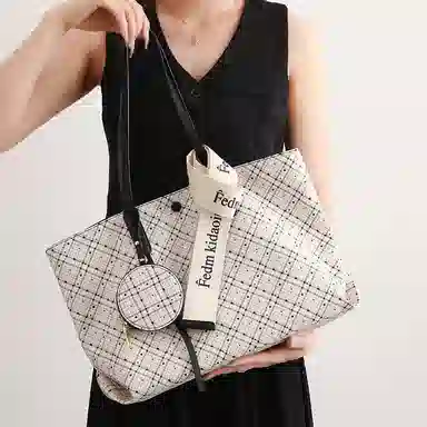 PESASRIE Tote