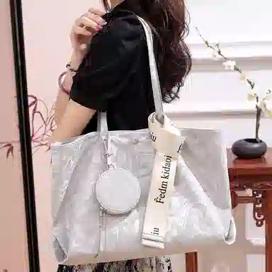 PESASRIE Tote