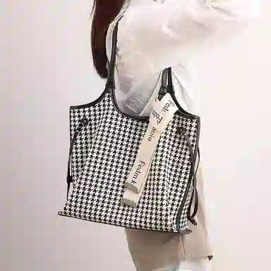 PESASRIE Tote