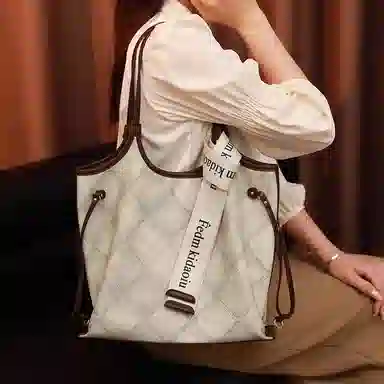 PESASRIE Tote