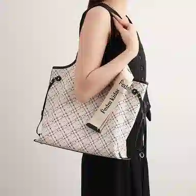 PESASRIE Tote