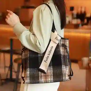 PESASRIE Tote
