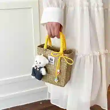 冠军小熊 可爱小熊编织手绳菜篮子包彩色装饰绳精致手工编制包沙滩包 草编 手提包 女款 咖色/绿色/粉色/黄色