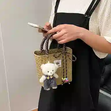 冠军小熊 可爱小熊编织手绳菜篮子包彩色装饰绳精致手工编制包沙滩包 草编 手提包 女款 咖色/绿色/粉色/黄色