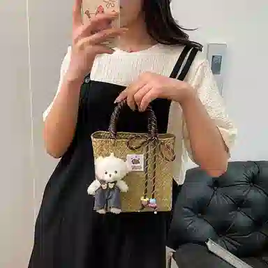 冠军小熊 可爱小熊编织手绳菜篮子包彩色装饰绳精致手工编制包沙滩包 草编 手提包 女款 咖色/绿色/粉色/黄色