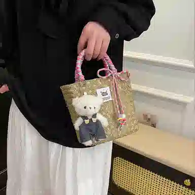 冠军小熊 可爱小熊编织手绳菜篮子包彩色装饰绳精致手工编制包沙滩包 草编 手提包 女款 咖色/绿色/粉色/黄色
