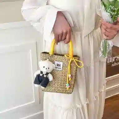 冠军小熊 可爱小熊编织手绳菜篮子包彩色装饰绳精致手工编制包沙滩包 草编 手提包 女款 咖色/绿色/粉色/黄色