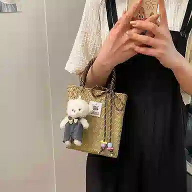 冠军小熊 可爱小熊编织手绳菜篮子包彩色装饰绳精致手工编制包沙滩包 草编 手提包 女款 咖色/绿色/粉色/黄色
