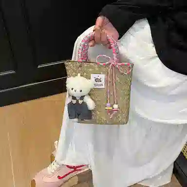 冠军小熊 可爱小熊编织手绳菜篮子包彩色装饰绳精致手工编制包沙滩包 草编 手提包 女款 咖色/绿色/粉色/黄色