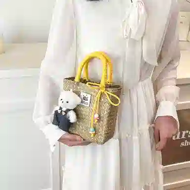冠军小熊 可爱小熊编织手绳菜篮子包彩色装饰绳精致手工编制包沙滩包 草编 手提包 女款 咖色/绿色/粉色/黄色