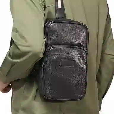 日韩风真皮百搭 头层牛皮 胸包 常规 男款 黑色