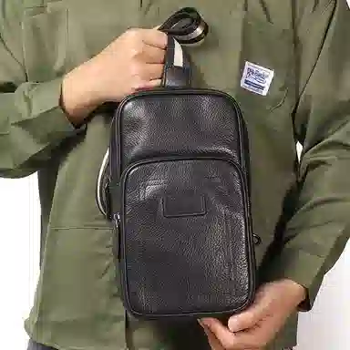 日韩风真皮百搭 头层牛皮 胸包 常规 男款 黑色