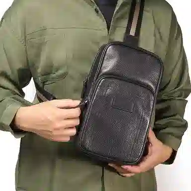 日韩风真皮百搭 头层牛皮 胸包 常规 男款 黑色