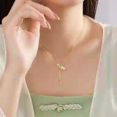 925