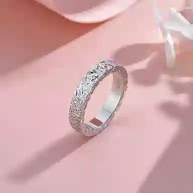 925