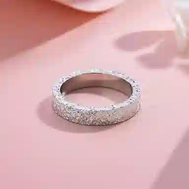 925