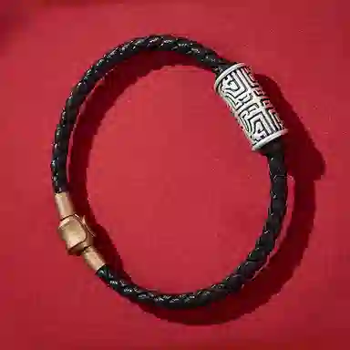 925