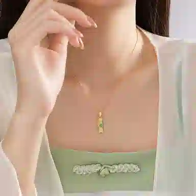 925