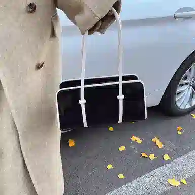 Yilv Retro Fashion Commuter PU Shoulder Bag