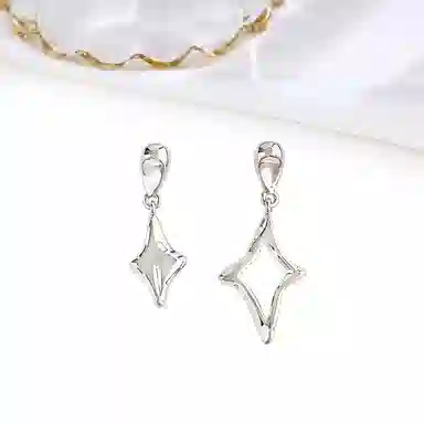 迎百宝 四芒星 清冷感无性别中性冷淡风 光面抛光 潮流小众设计不对称 耳环 男女同款情侣款