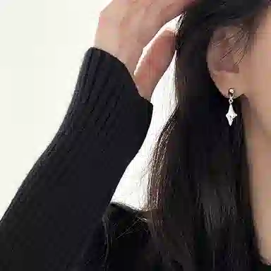 迎百宝 四芒星 清冷感无性别中性冷淡风 光面抛光 潮流小众设计不对称 耳环 男女同款情侣款